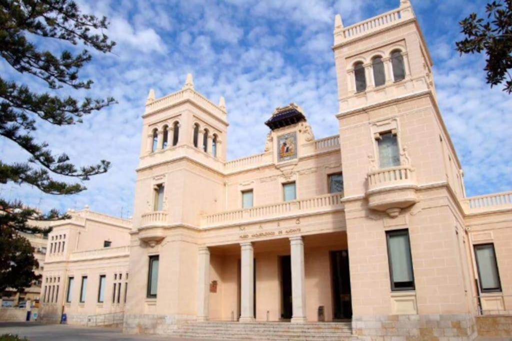 Apartmán Bright Flat With View To The Castle And The Museum Alicante Exteriér fotografie