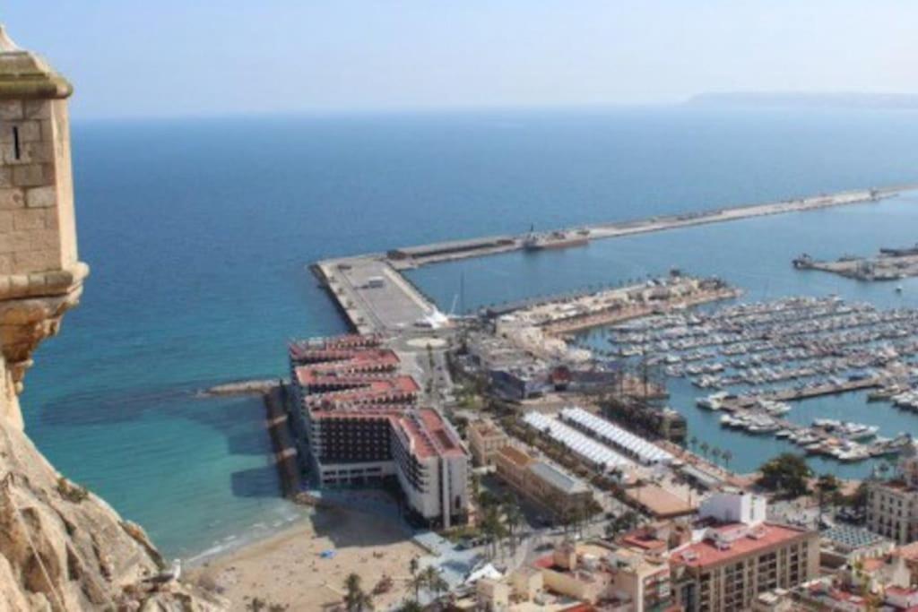 Apartmán Bright Flat With View To The Castle And The Museum Alicante Exteriér fotografie